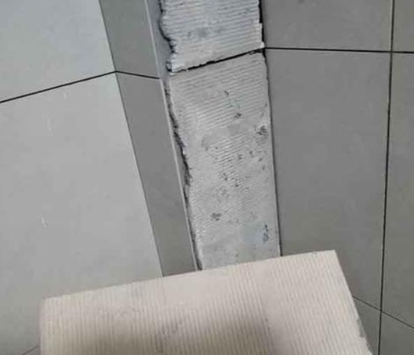 安泽瓷砖空鼓维修公司分享下厨房瓷砖脱落的补救措施。